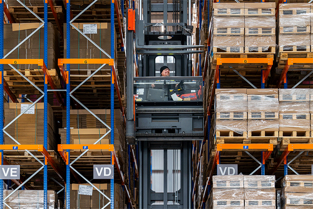 packaging warehouse in the uk with advanced wms